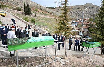 Tokat Valisi Balcı ve Belediye Başkanı Eroğlu iki kimsesiz vatandaşın cenaze namazını kıldı