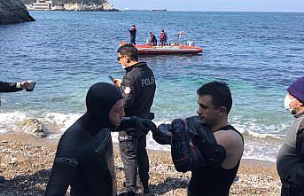 Zonguldak'ta otomobil uçurumdan denize devrildi: 1 ölü