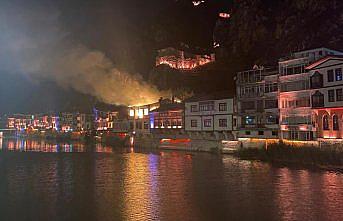 Amasya'da tarihi yalıboyu evlerinin bulunduğu alandaki otel olarak kullanılan konakta yangın çıktı