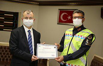 Artvin Valisi Doruk başarılı trafikçileri ödüllendirdi