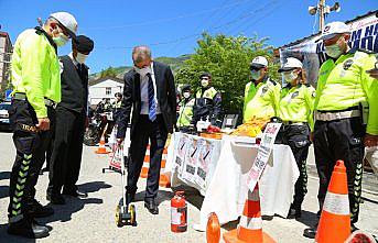 Artvin Valisi Doruk polis noktasında denetim yaptı