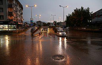 Bolu'da sağanak su baskınlarına neden oldu