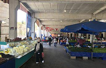 Düzce Valisi Cevdet Atay pazar yerlerinde denetim gerçekleştirdi