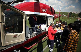 Düzce'de ambulans helikopter, trafik kazasında ağır yaralanan kadın için havalandı