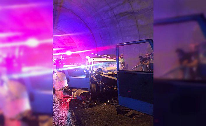 Giresun'da tünelde iki kamyonet çarpıştı: 2 ölü, 2 yaralı
