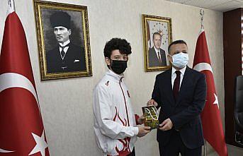 Gümüşhane Valisi Taşbilek, milli sporcuları kabul etti
