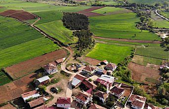 Hayvan otlattıkları boş araziyi 18 yılda ormana dönüştürdüler