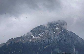 Ilgaz ve Yaralıgöz dağlarına ilkbaharda kar yağdı