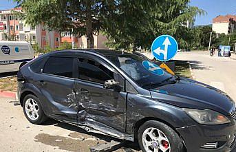 Karabük'te iki otomobil çarpıştı: 2 yaralı