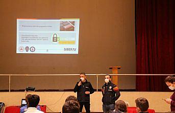 Kastamonu'da polis ekipleri 600 öğrenciyi siber suçlara karşı eğitti