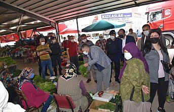 Kaymakam Çetin, pazar yerinde denetimde bulunup vatandaşlarla bayramlaştı