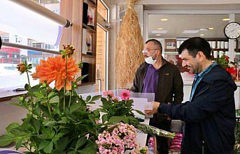 Samsun'da çiçekçiler Anneler Günü dolayısıyla yoğun mesai yapıyor