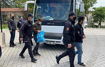 Samsun'da FETÖ'nün “mahrem askeri yapılanması“na yönelik operasyonda yakalanan 14 zanlı adliyede