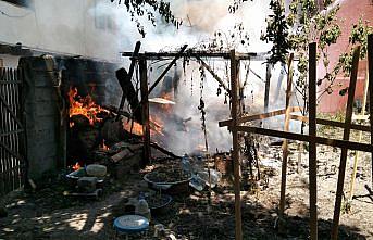 Samsun'da iki katlı ahşap evde çıkan yangın söndürüldü