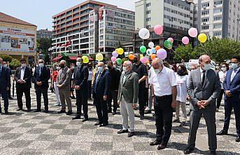 Samsun'da protokol üyeleri bağımlılıkla mücadele için gökyüzüne renkli balonlar bıraktı