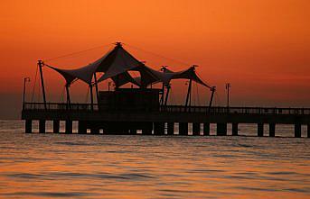 Samsunlular kısıtlamaya rağmen Hıdırellez için gün doğumunda sahile gitti