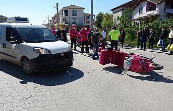 Ticari araçla çarpışan motosikletli kurye ağır yaralandı
