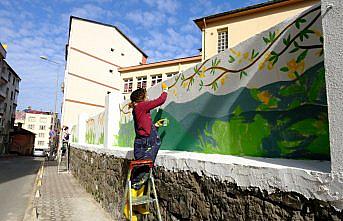 Yabancı öğrenciler Giresun'da duvarları renklendirdi