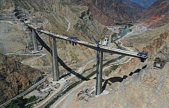 Yusufeli Barajı relokasyon yollarının yüzde 85'i tamamlandı