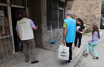 Yusufeli Belediyesinden ilçe sakinlerine iftarlık hediye paketi