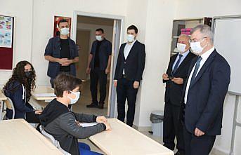 Artvin Valisi Doruk, LGS'ye girecek öğrencileri ziyaret etti