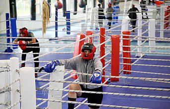 Boksa zayıflamak için başlayan Fatma Kadıköy'ün hedefi Avrupa şampiyonluğu