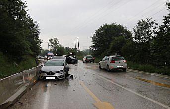 Bolu'da iki otomobil çarpıştı: 9 yaralı