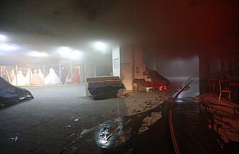 Bolu'da, kapalı çarşıda çıkan yangın büyümeden söndürüldü