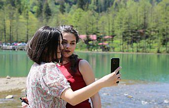 Doğa harikası Borçka Karagöl, ilk ziyaretçilerini ağırlamaya başladı