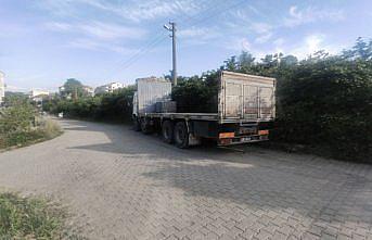 Düzce'de freni boşalan kamyonunun altında kalan kişi hayatını kaybetti