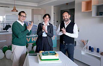 Eminevim'in kampanyasında ev kazanan talihliye anahtarı teslim edildi