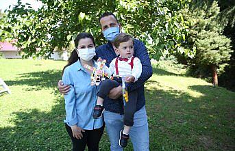 Giresun'da 23 Nisan'da evlerini Türk bayraklarıyla donatan bin çocuğa hediye verildi