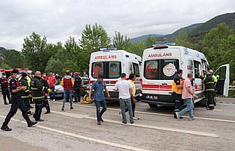 Karabük'te iki otomobil çarpıştı: 7 yaralı