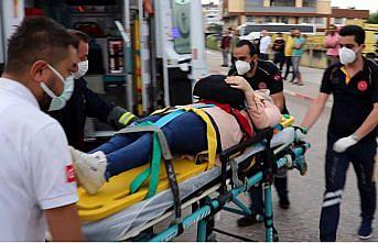 Karabük'te otomobil aydınlatma direğine çarptı: 3 yaralı