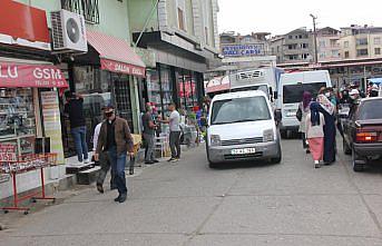 Kuzenini berberde tıraş olurken bıçakla yaralayan kadın gözaltına alındı