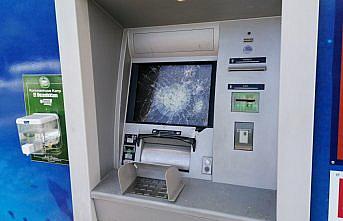 Samsun'da banka şubesinin camı ile ATM'lere zarar veren kişi yakalandı