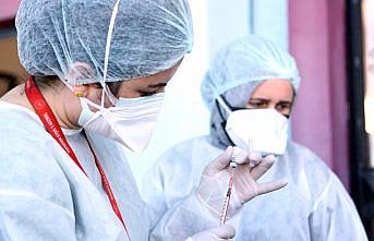 Trabzon'da liman çalışanları mobil ekiplerce aşılanıyor