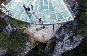 Türkiye'nin ilk cam seyir terası yeniden misafirlerini ağırlamaya başladı