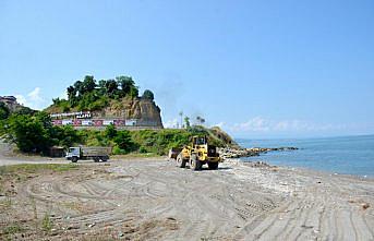 Alaplı'da sahiller belediye tarafından temizleniyor