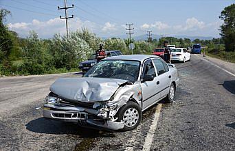 Bartın'da iki otomobil çarpıştı: 4 yaralı