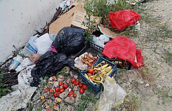 Bolu'da boş arazide biriktirilen çöpler toplandı
