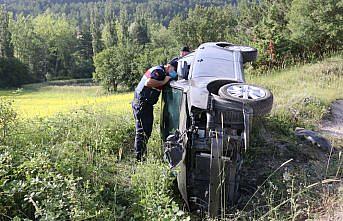 Bolu'da otomobil şarampole devrildi: 2 yaralı