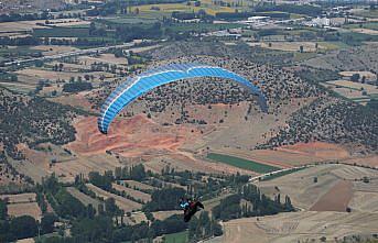 Cross Country Uluslararası Yamaç Paraşütü Mesafe Yarışı, Tokat'ta sürüyor