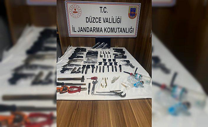 Düzce'de kaçak silah imalathanesine düzenlenen operasyonda 1 kişi gözaltına alındı