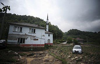 GÜNCELLEME 3 - Düzce'de derenin taşması sonucu mahsur kalan 47 kişi kurtarıldı