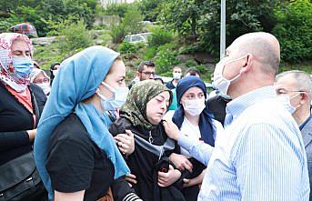 İçişleri Bakanı Süleyman Soylu, Murgul'daki selde hayatını kaybeden kişinin cenaze törenine katıldı
