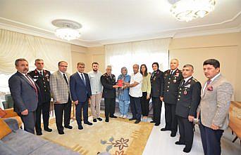 Jandarma Genel Komutanı Orgeneral Çetin'den Zeytin Dalı şehidinin ailesine ziyaret