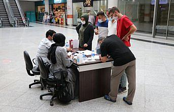 Karabük'te alışveriş merkezinde randevusuz aşı hizmeti sunuldu