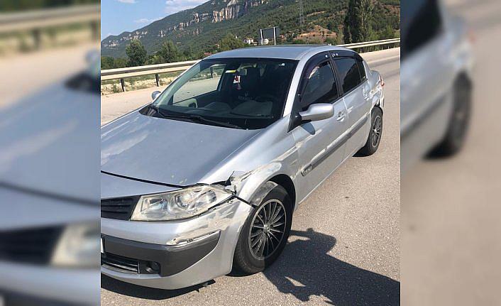 Karabük'te bariyere çarpan otomobildeki 4 kişi yaralandı