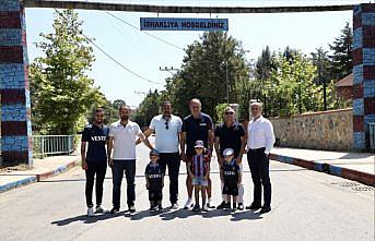 Trabzonspor Teknik Direktörü Abdullah Avcı'dan İshaklı Mahallesi'ne ziyaret